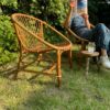 La paire de fauteuils coquille en rotin