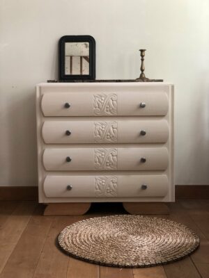 La commode art déco pieds moustache