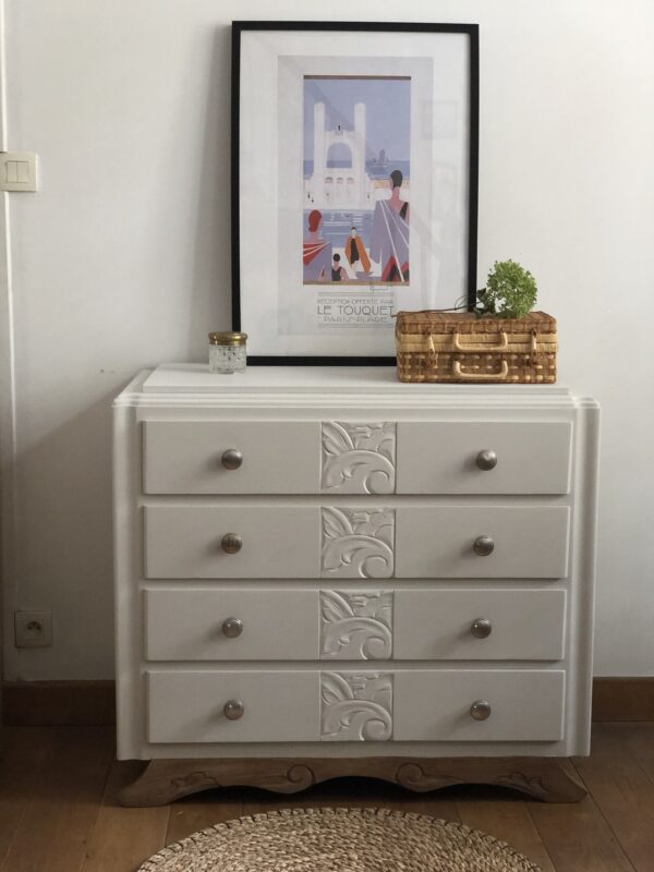 La commode art déco pieds moustache