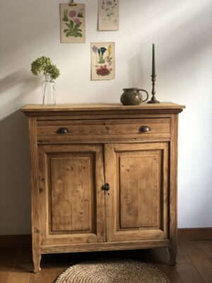 Le buffet parisien en sapin