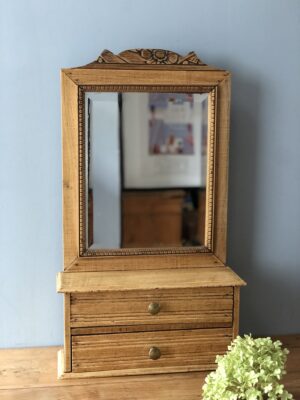 La petite coiffeuse des années 40