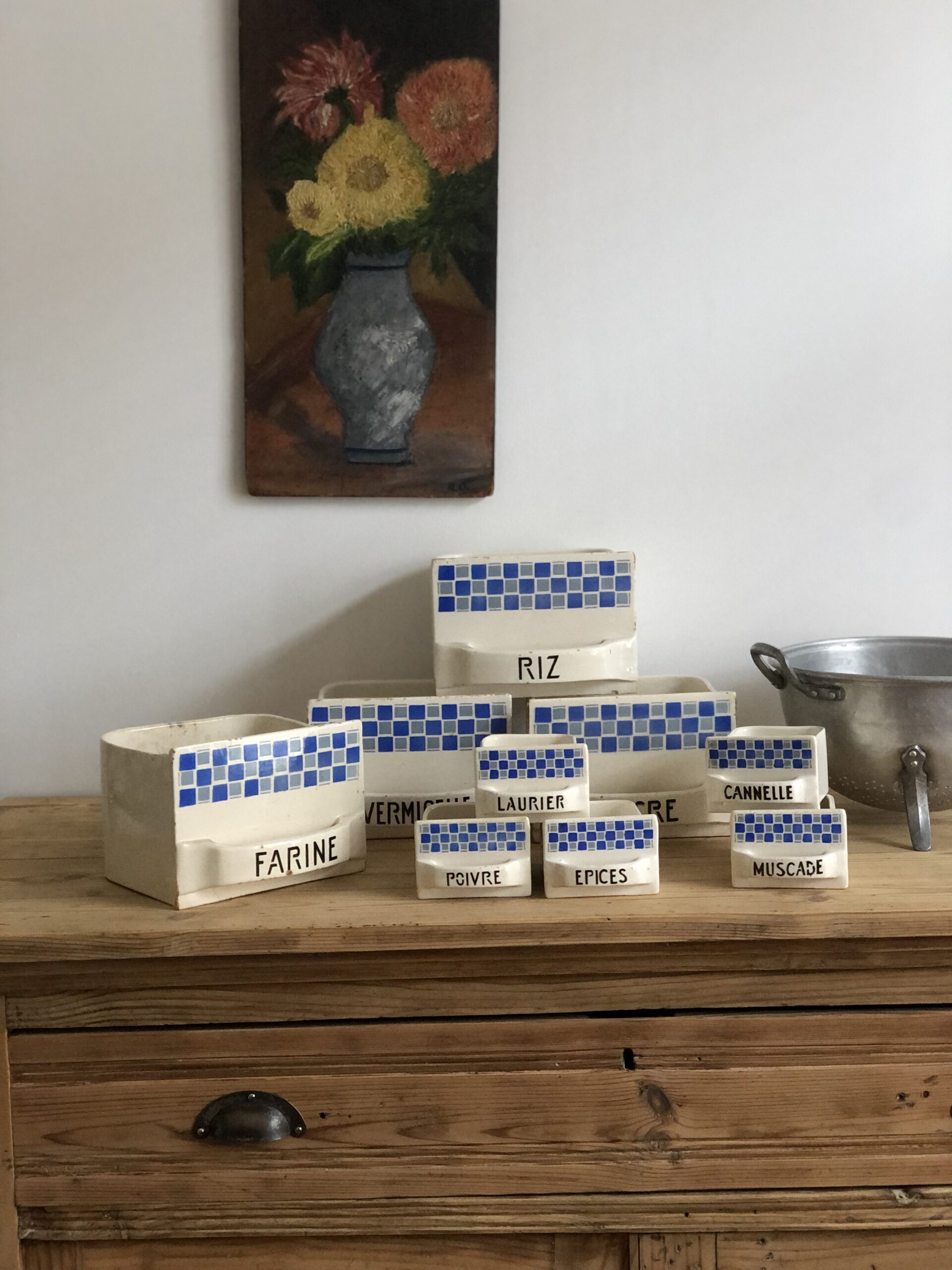Les anciens tiroirs à épices faïence St Clément- à la pièce – Image 2