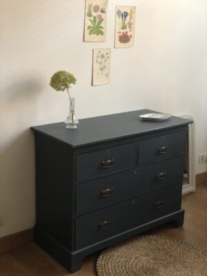 La jolie commode ancienne anthracite