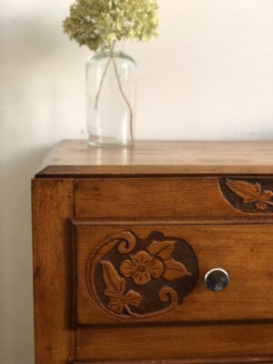 La commode dans sa patine d&rsquo;origine