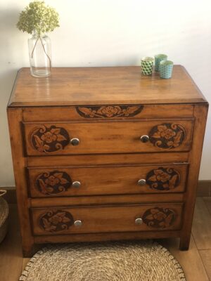 La commode dans sa patine d&rsquo;origine