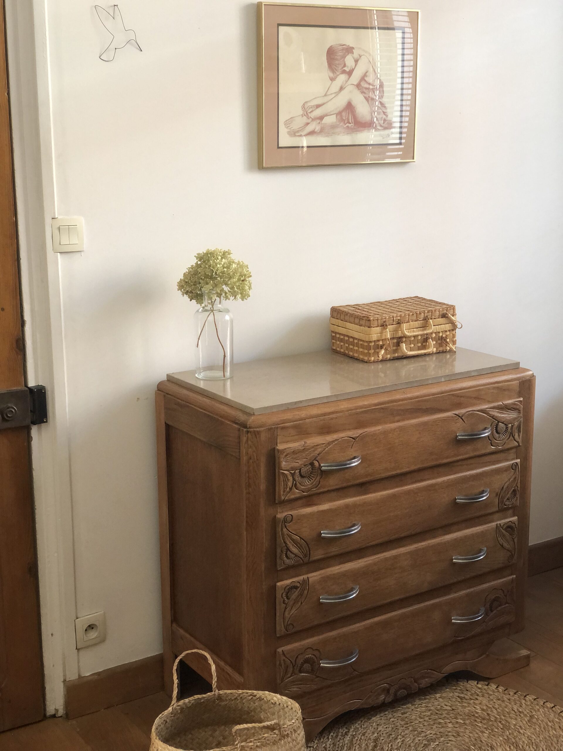 La commode art déco et ses motifs sculptés