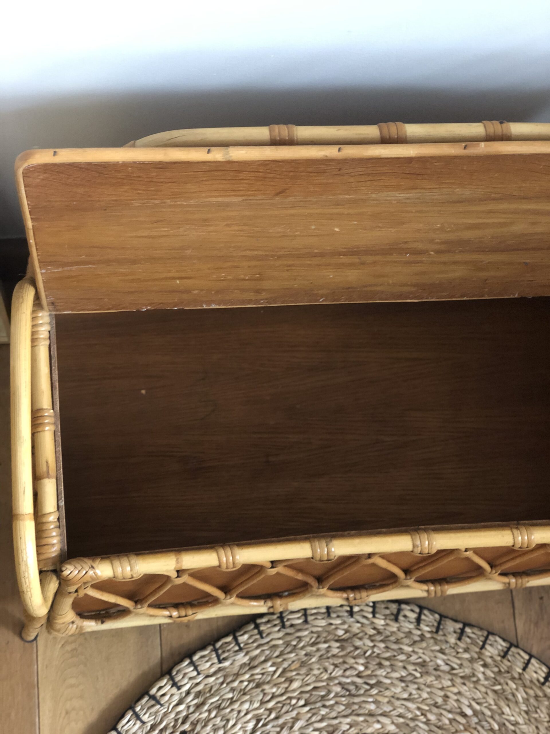 Banc coffre d'enfant en rotin, années 60 – Image 4