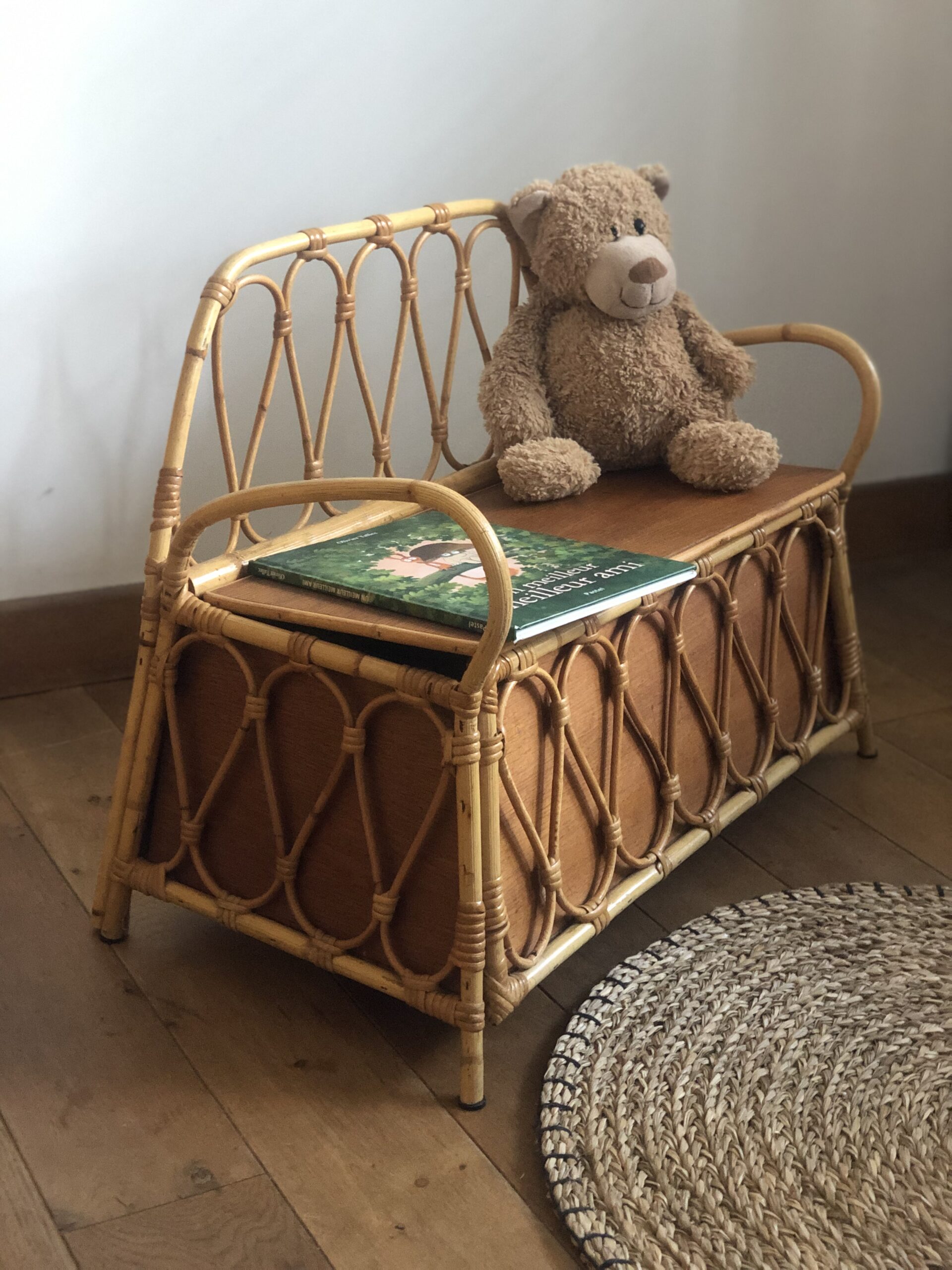Banc coffre d'enfant en rotin, années 60 – Image 2