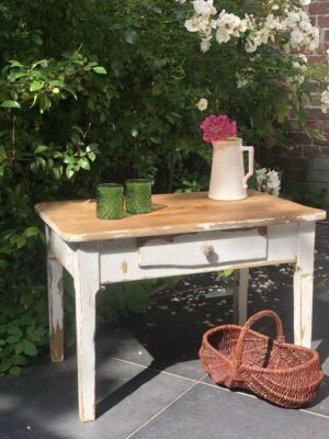 Table basse dans sa patine d&rsquo;origine