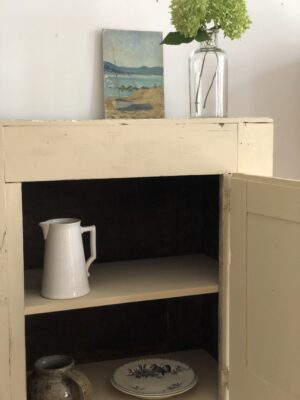 Petite armoire parisienne ancienne patinée